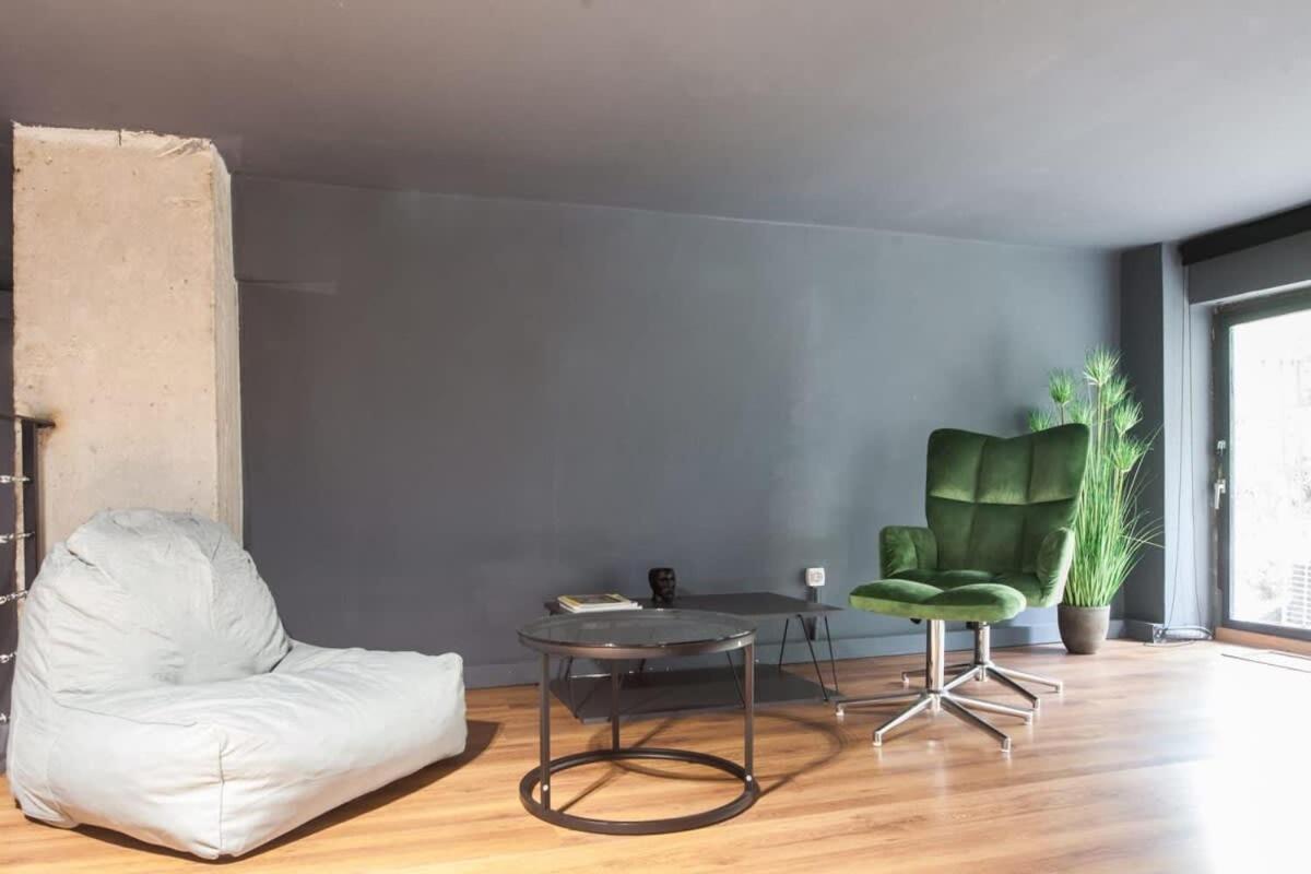 Trendy Industrial Apt Next To Museum Of Acropolis Athens Exterior photo